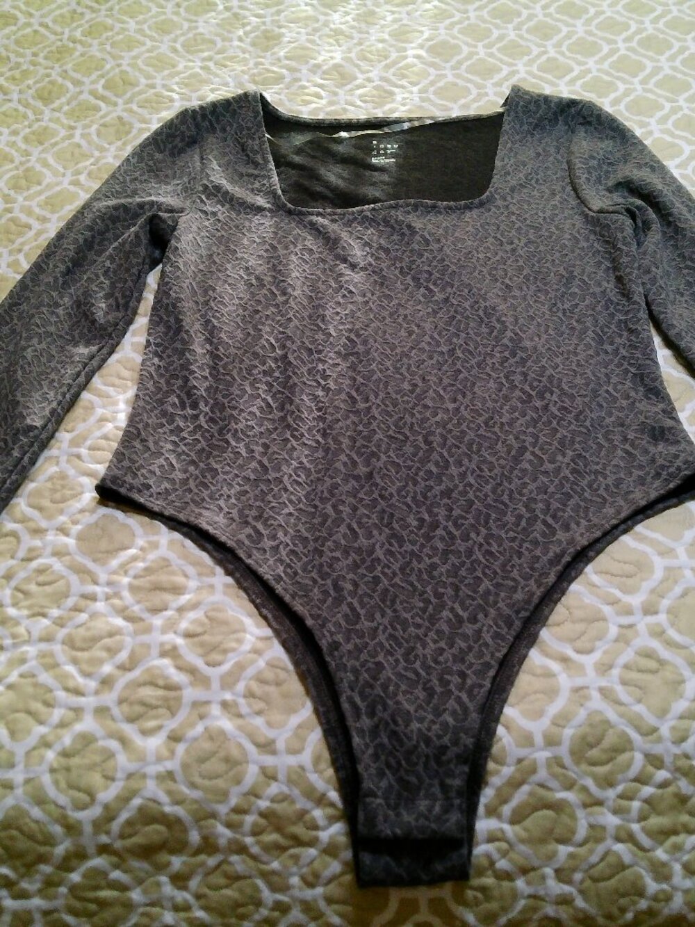 A NEW DAY GRAY TEXTURED BODY SUIT GREAT CONDITION SIZE LARGE